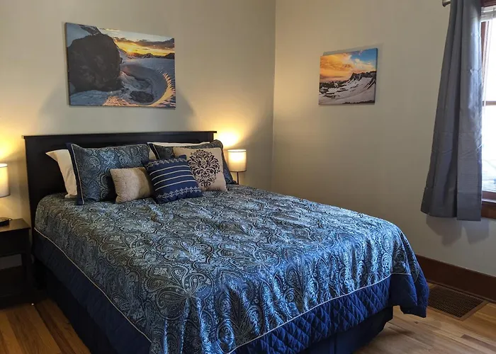 The Lewis House-upper Level-a Peaceful Spot! Apartamento