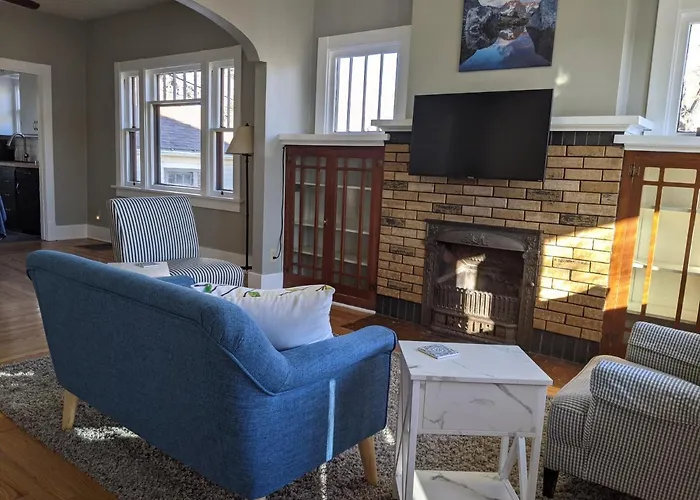 The Lewis House-upper Level-a Peaceful Spot! *