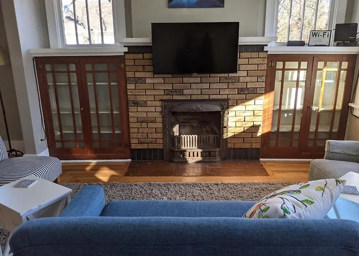 The Lewis House-upper Level-a Peaceful Spot!