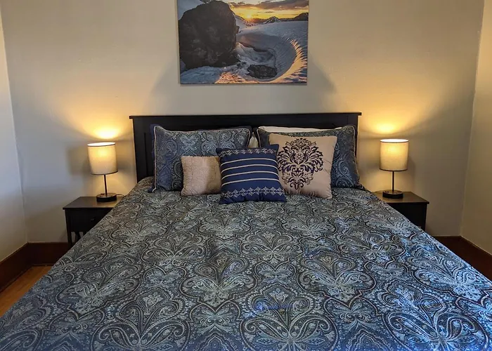 The Lewis House-upper Level-a Peaceful Spot! Apartamento *