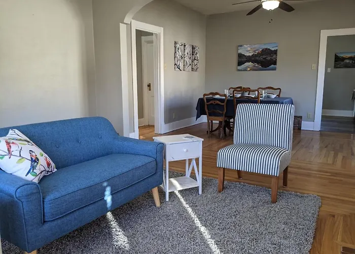 The Lewis House-upper Level-a Peaceful Spot!