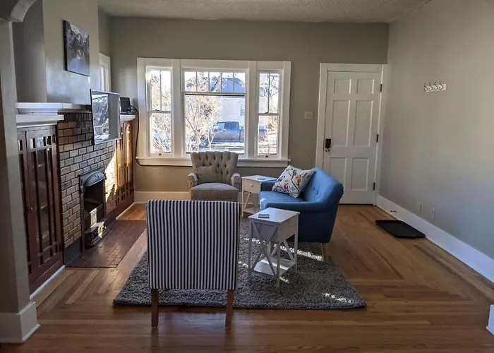 The Lewis House-upper Level-a Peaceful Spot! *