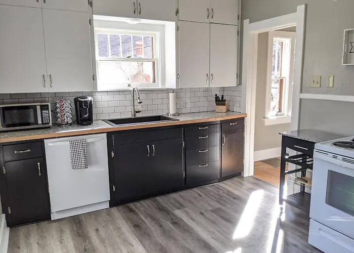 The Lewis House-upper Level-a Peaceful Spot! Apartamento