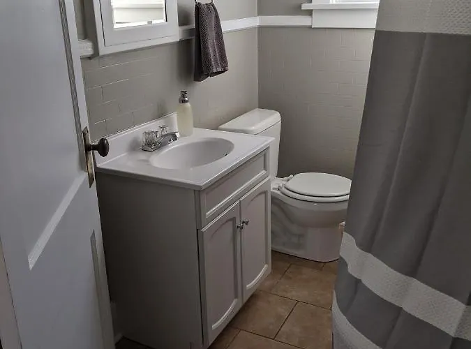 The Lewis House-upper Level-a Peaceful Spot! Apartment Laramie